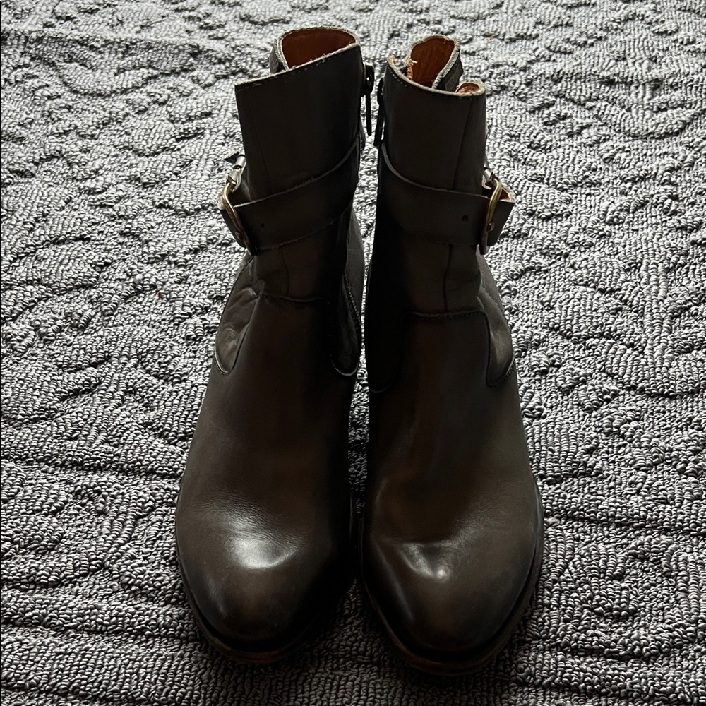 Pikolinos Stylish Women's Ankle Boots in Grey